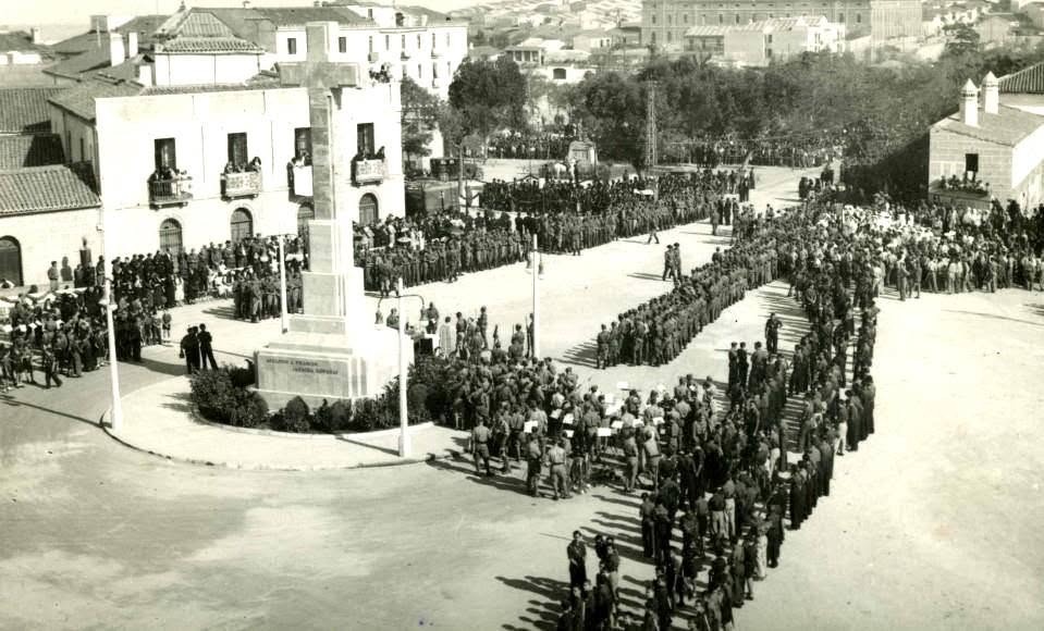 Inauguración de la Cruz de los Caídos de Cáceres